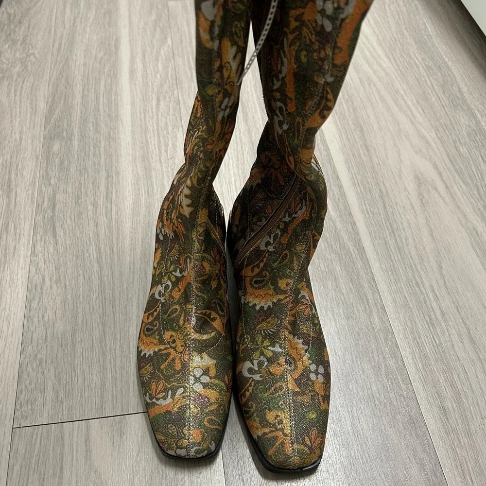 NWT Chelsea & Violet Zayla Floral Print Tall Boots Size 7.5